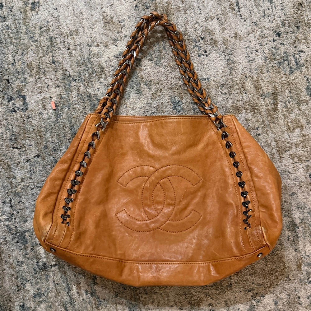 CHANEL **RARE ** vintage tan Leather Shoulder tote Bag with Braided Chain link